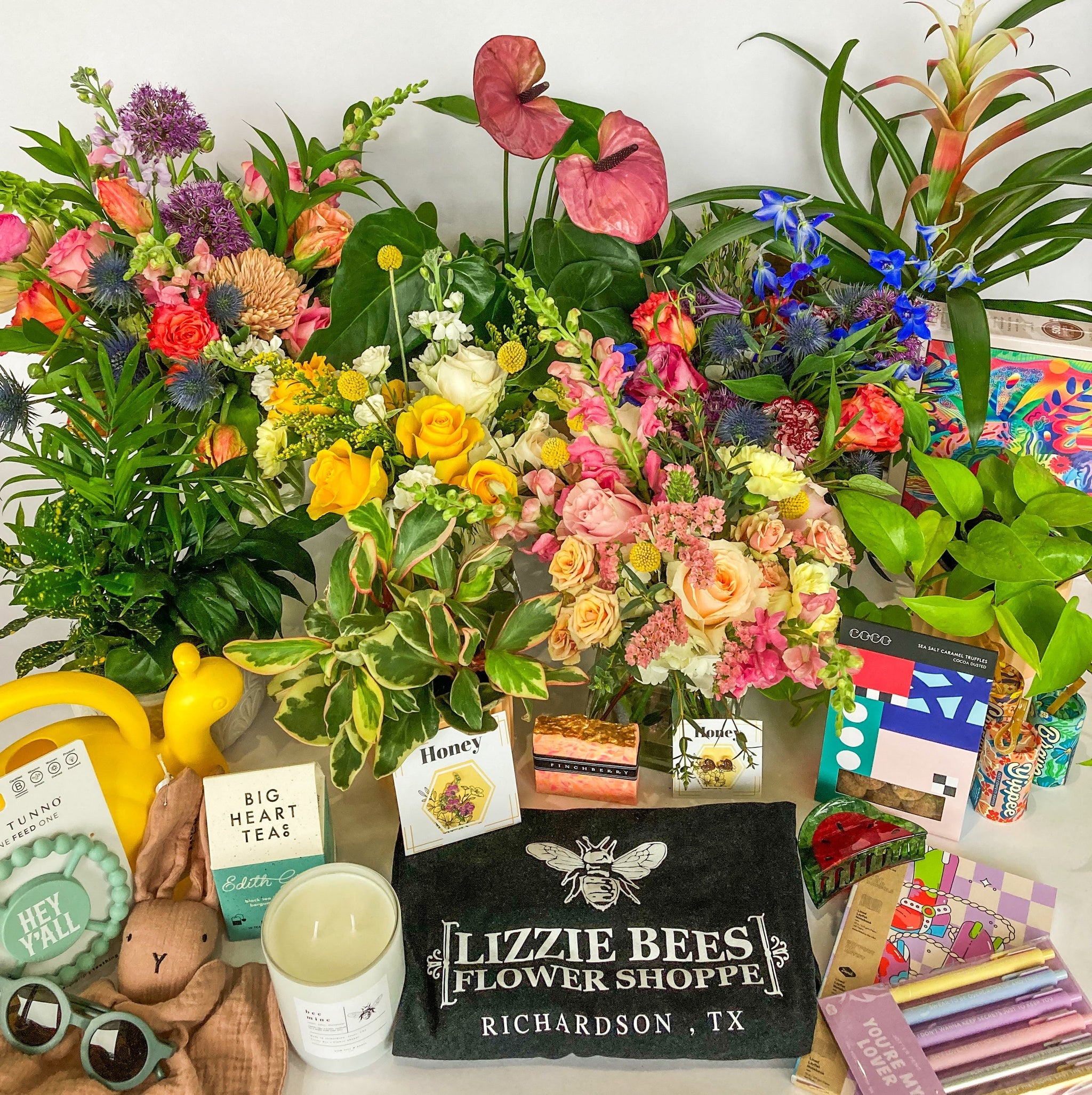How to Choose the Right Gift to Send with Flowers