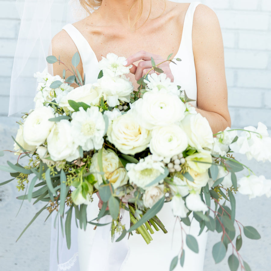Hive Collection: Bridal Bouquet in Alabaster Bumble