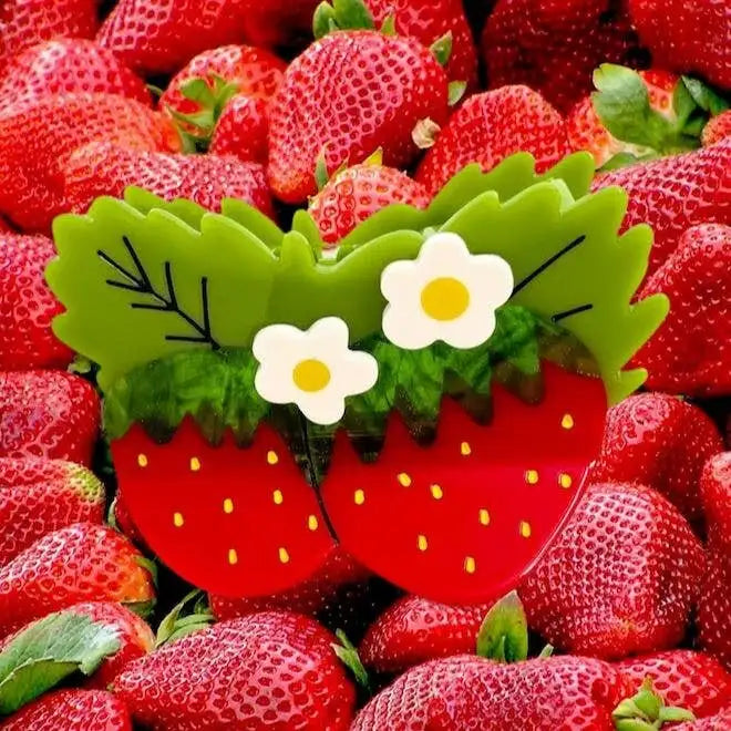 Strawberry-shaped hair claw with flowers surrounded by strawberries