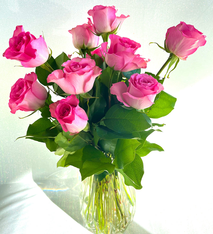 PRE-ORDER VALENTINE'S | Dozen Rose Vase Arrangement