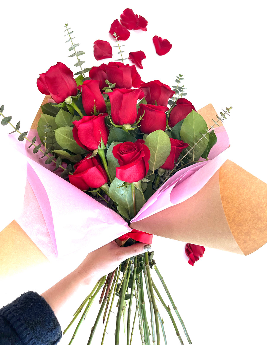 PRE-ORDER VALENTINE'S | Dozen Rose Wrapped Bouquet