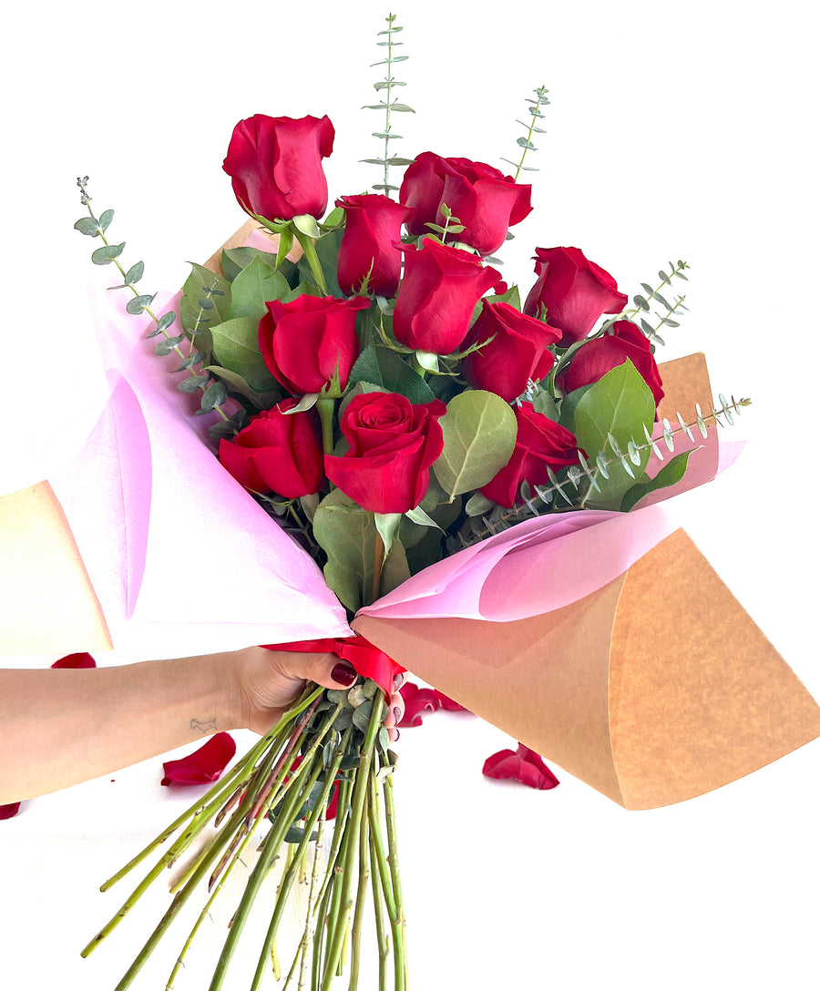 PRE-ORDER VALENTINE'S | Dozen Rose Wrapped Bouquet